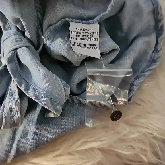 Velvet Heart Tshirt Button Down Tie Front NWOT - Picture 4 of 4